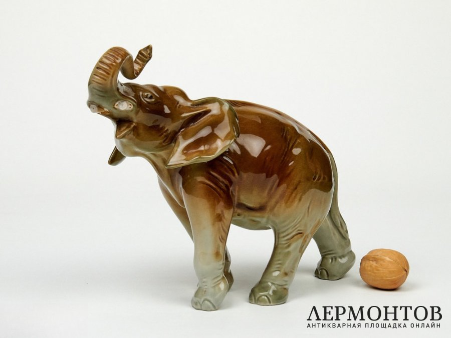 Статуэтка «Слон». Фарфор, Royal Dux, Чехословакия, 1950-е годы