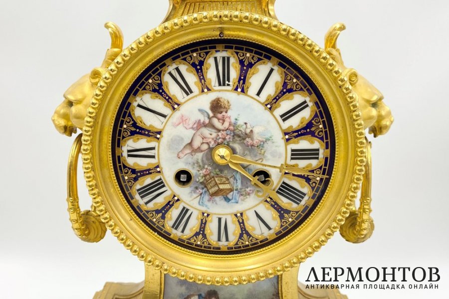 Каминные часы. Франция, Париж, 1860-1880-е гг. Бронза, фарфор, ропись.