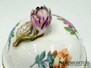 Чайник с маскароном. Германия, Meissen, 18 век. Фарфор, роспись. 