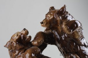 Статуэтка. Мишки. Фарфор. Royal Dux Bohemia,Чехия. XX век.