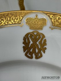 Комплект тарелок с золотым бортом и монограммой MW. Фарфор, Escalier de Cristal, Франция, 1870–1890 годы