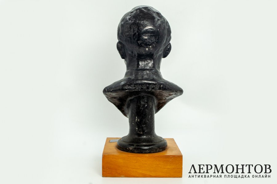 Бюст Феликс Дзержинский. СССР, 1960-е гг. Силумин, крашение.