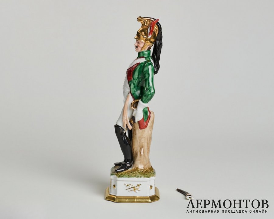 Статуэтка «Драгун». Фарфор, Di Pietro, Capodimonte, Италия, вторая половина XX века