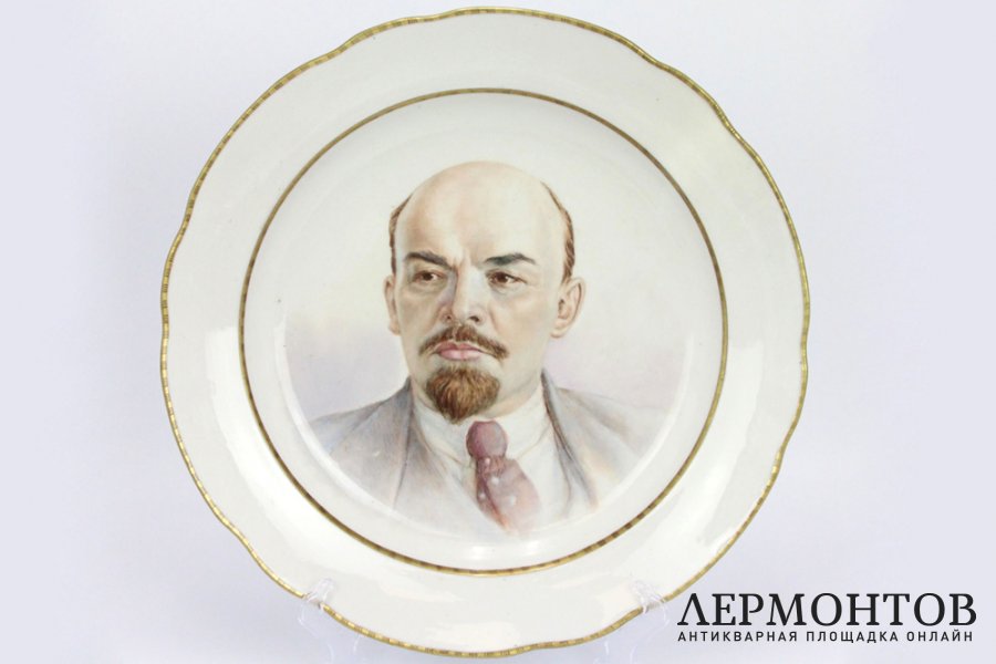 Блюдо В.И. Ленин, агитация. СССР, Дулево, В. Юрьевская, 1947 г. Фарфор, роспись.