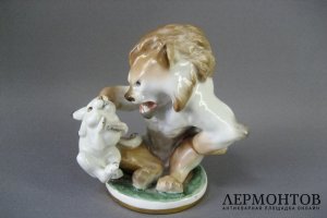 Композиция Лев и заяц. Фарфор. СССР, ЛФЗ, 50-60-е годы ХХ века.