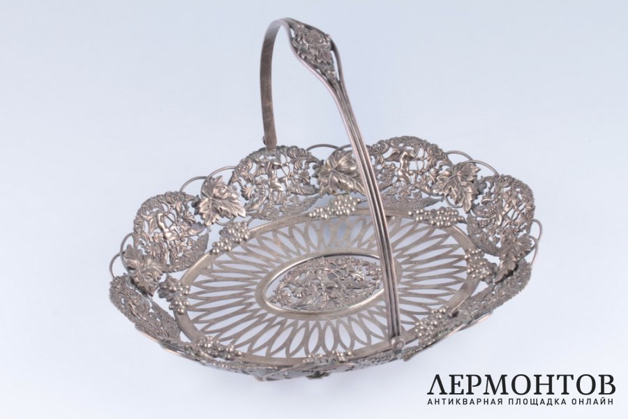 Вазочка для конфет с ручкой. США Нью Йорк, фирма Theodor B. Starr, 1900-е гг. Серебро