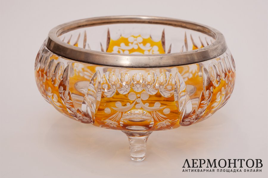 Ваза с двухцветным стеклом. Мануфактура Adolf Mogler. 1920-1930-е гг. Германия