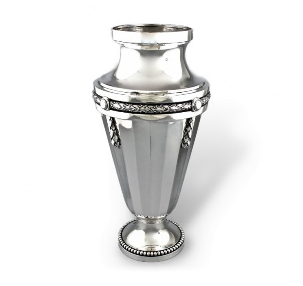 Серебряная ваза для цветов. Tetard. Серебро 950 пробы. Франция, XX в.