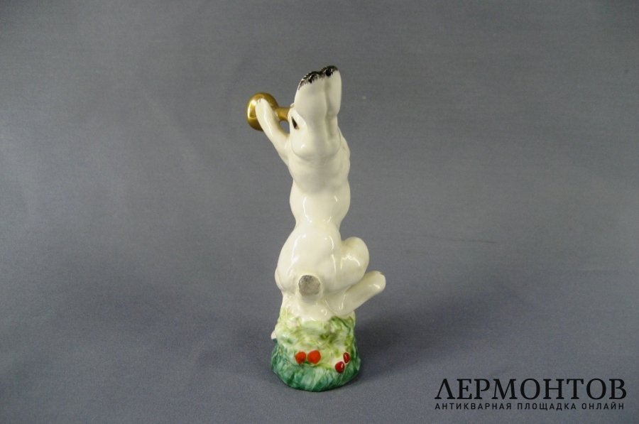 Заяц с трубой. Фарфор. СССР, ЛФЗ, 50-е годы ХХвека.