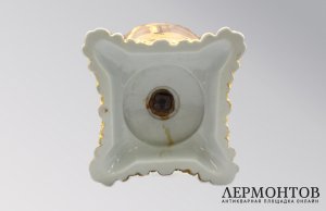 Ваза с изображением Петр I в Зандаме. Россия, бр. Корниловы, 1830-1840-е гг. Фарфор.