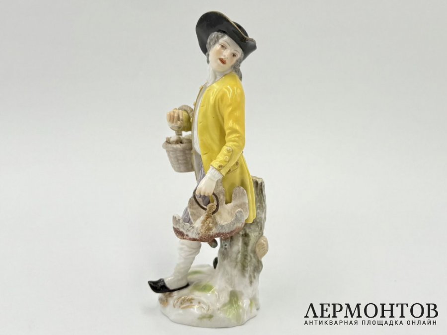 Статуэтка из серии Парижские крикуны Торговец дичью. Meissen, перв. тр. 20 века.
