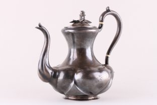 Чайник тыквовидной формы. Серебро 84 пробы, золочение. Россия, Москва, 1858 г.
