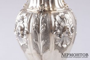 Ваза для цветов в неоклассическом стиле. Серебро 800 пробы. Италия, XX век.