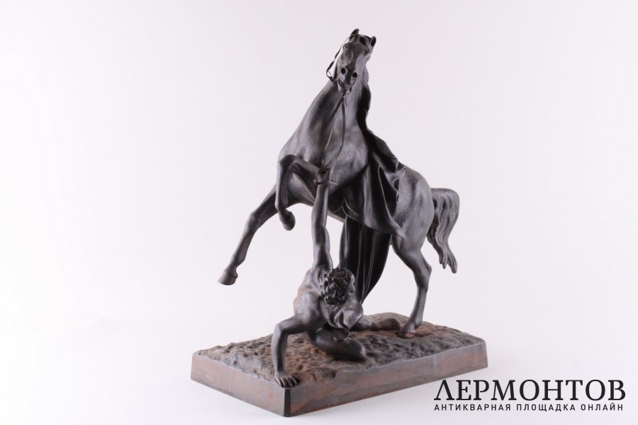 Конь с упавшим всадником. П.К. Клодт. Чугун. СССР, Касли, 1958