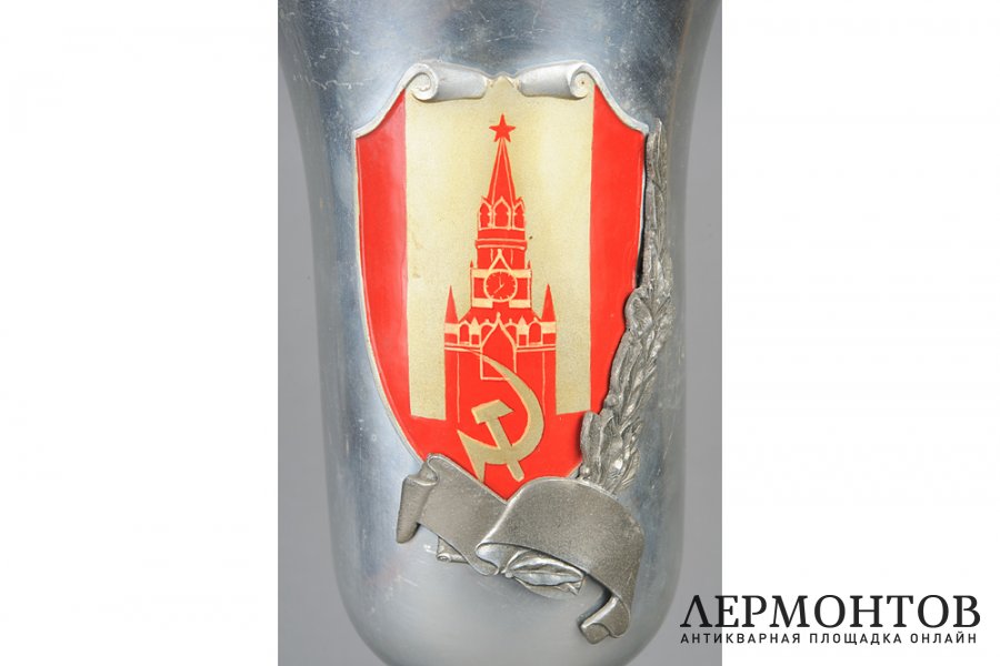 Декоративный наградной кубок с изображением Спасской башни. СССР, 1960-80-е гг. Металл.
