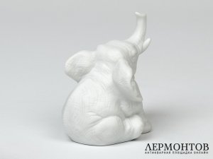 Статуэтка «Слоненок с поднятой ногой». Фарфор, Rosenthal, Германия, XX век