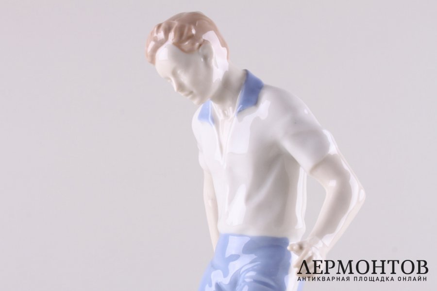 Статуэтка Футболист. Германия, фабрика Wagner Apel. Фарфор, роспись. 1960-е гг.