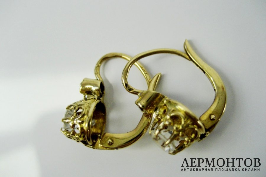 Серьги. Золото 750 пробы, стразы. Европа, рубеж XIX-XX веков.