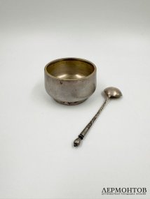 Солонка с ложечкой. Серебро 84 пробы, золочение, Г. Сбитнев, Россия, 1895 год