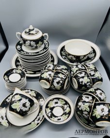 Сервиз «Цветущая калина на чёрном». Фарфор, роспись, Дмитровский фарфоровый завод (Вербилки), СССР, 1954–1965 годы