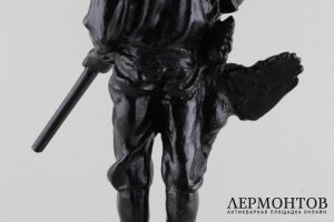 Охотник с уткой. Чугун. СССР. Кусинское литье, середина ХХ века. Редкая скульптура.