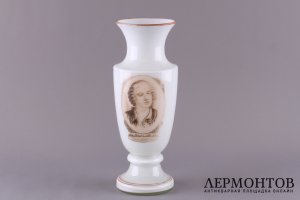 Ваза с изображением М. Ломоносова. СССР, 1950-е годы.