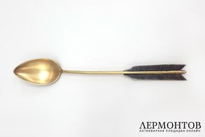 Кофейная ложка с пейзажем и ручкой в виде стрелы. Серебро, чернь. Россия, XIX век.