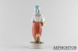 Статуэтка Девочка с ребенком. Россия, Дмитровский фарфоровый завод, 1926-1930 гг. 
