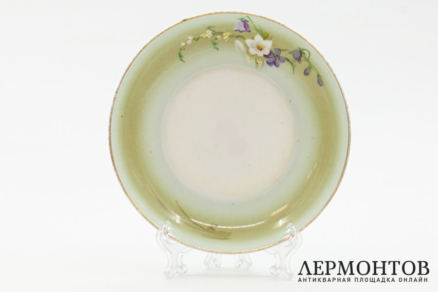 Чайная пара с цветочным декором. Россия, фабрика Гарднера, 1870-1890 гг. Фарфор.