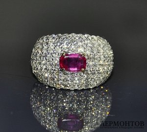 Кольцо с рубином и бриллиантами 6,20 карат. Золото 750 пробы.