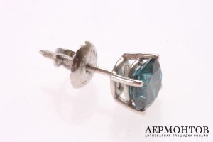 Серьга пусета. Голубой бриллиант 0,75 k. Золото 585 пробы.