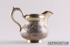 Сливочник в технике гильоше. Серебро 84 пробы, золочение. Россия, 1886 год.