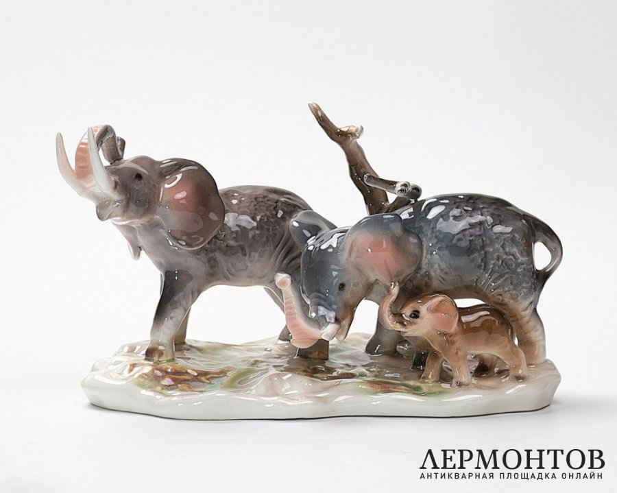 Статуэтка «Семья слонов». Фарфор, Iris, Клуж-Напока, Румыния, 1970–1980 годы
