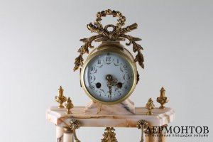 Каминный гарнитур, часы Портик и парные вазы. Мрамор, бронза. Франция, Жапи, 1900е