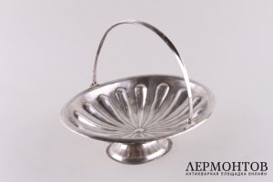 Фруктовница, пирожница с ручкой. Серебро. Российская империя, Иванов В.И., 1878.