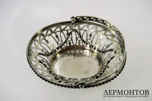 Вазочка. Серебро 925 пробы. Англия, XIX век.