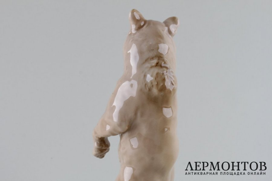 Статуэтка Бурый медведь. Фарфор.  Фабрика Meissen, Германия, Erich Hosel, сер. XX в.