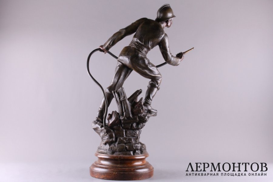 Скульптура Пожарный. Шпиатр, дерево. Франция, Париж, 1920-е гг.