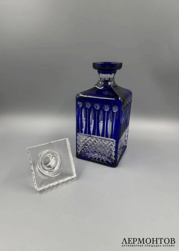 Штоф из коллекции «Xenia». Цветной хрусталь, Faberge, современная работа