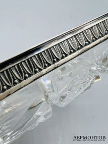 Фигурная ваза-ладья с орнаментальным фризом. Серебро 84 пробы, хрусталь, 15-я артель, Россия, 1908–1917 годы
