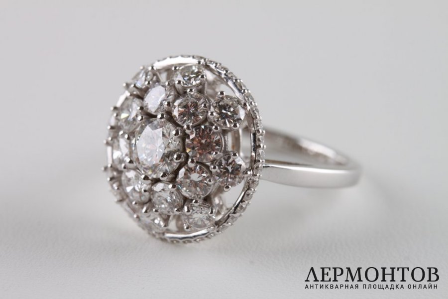 Кольцо круглой формы. Вставка - бриллианты 2,45 ct. Золото 750 пробы.