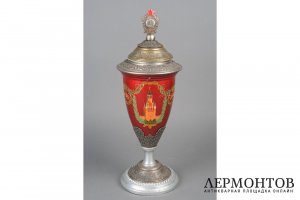 Кубок с изображением Спасской башни Кремля. СССР, Палех, 1950-ые  гг. Сталь, латунь, эмаль. 