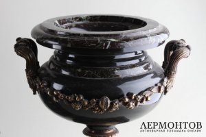 Часы каминные с фигурой орла. Германия, первая половина ХХ века.