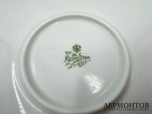 Блюдо Кувшинки. Россия, Кузнецов, 1900-е гг. Фарфор, деколь с подрисовкой.