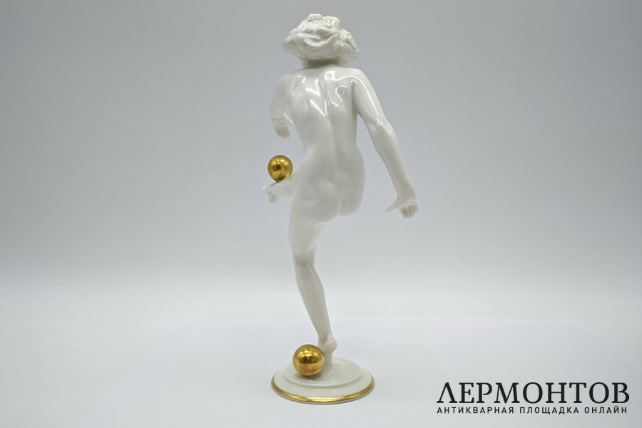 Статуэтка Девушка с мячом, ар-деко. Фарфор. Германия, Hutschenreuther, 1955-1968