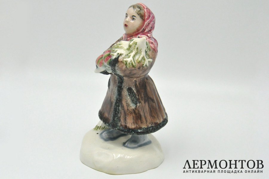 Скульптура Девочка с елочкой. СССР, ЗиК Конаково, 1957 г. Скульптор Мария Холодная.
