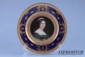 Тарелка с портретом. Anna Hillmayr nach F. Steiler. Германия, Хутченройтер, кон. 19 - нач. 20 в. Фарфор.