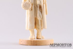 Старик-нищий. Кость, резьба. Российская империя, Тобольск, конец XIX - начало XX века