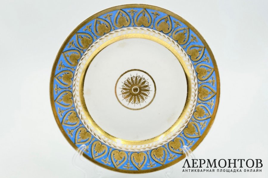 Тарелка из Ропшинского сервиза. Россия, ИФЗ, Александр II, 1850-80-е гг. Фарфор.
