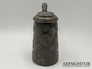 Кружка c монетами и копией медали За победу при Гангуте. Россия, 1893 год. Серебро 84